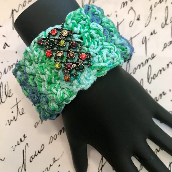 Handmade SLIP-ON CUFF in Shades of Blue and Green Fiber Embellished w/Vtg Charm - Picture 6 of 7